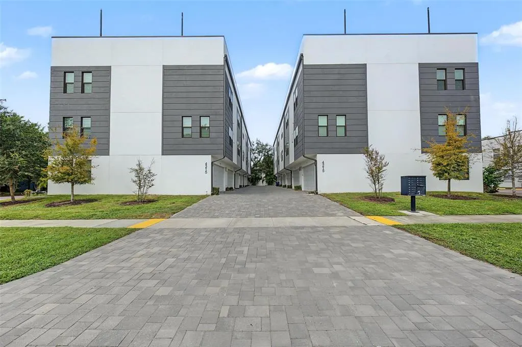 Modern townhomes at 4215 West North A Street, Unit 9, Tampa