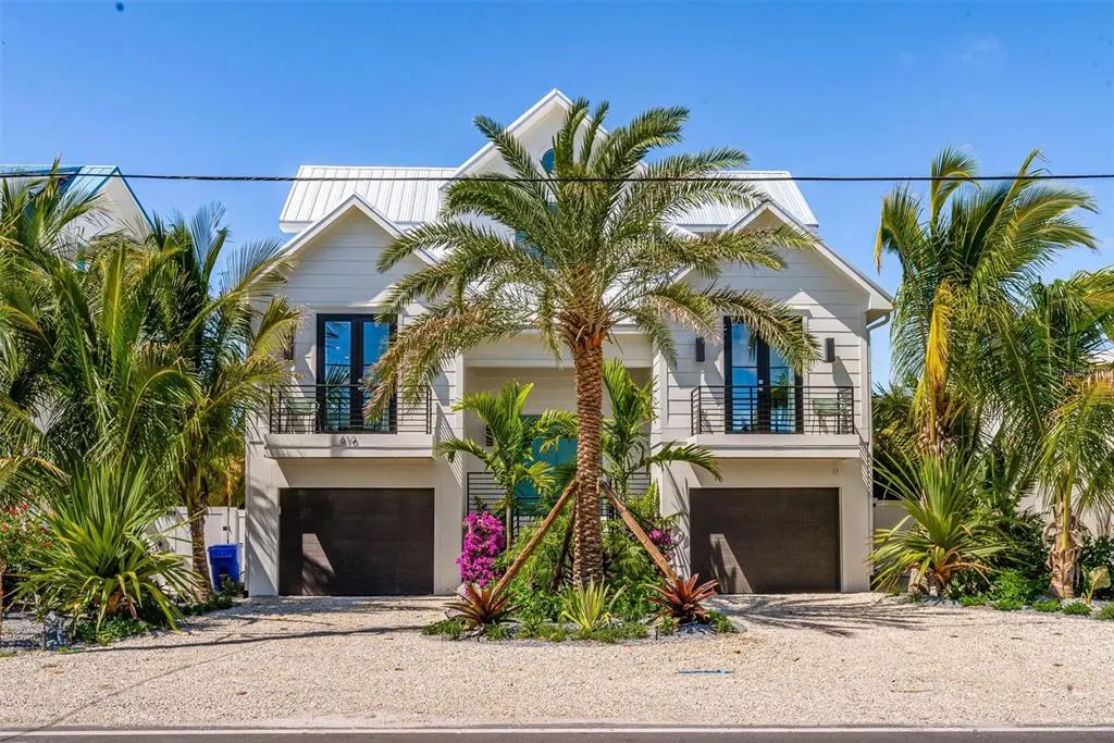 Front exterior of 610 South Bay Boulevard, Anna Maria